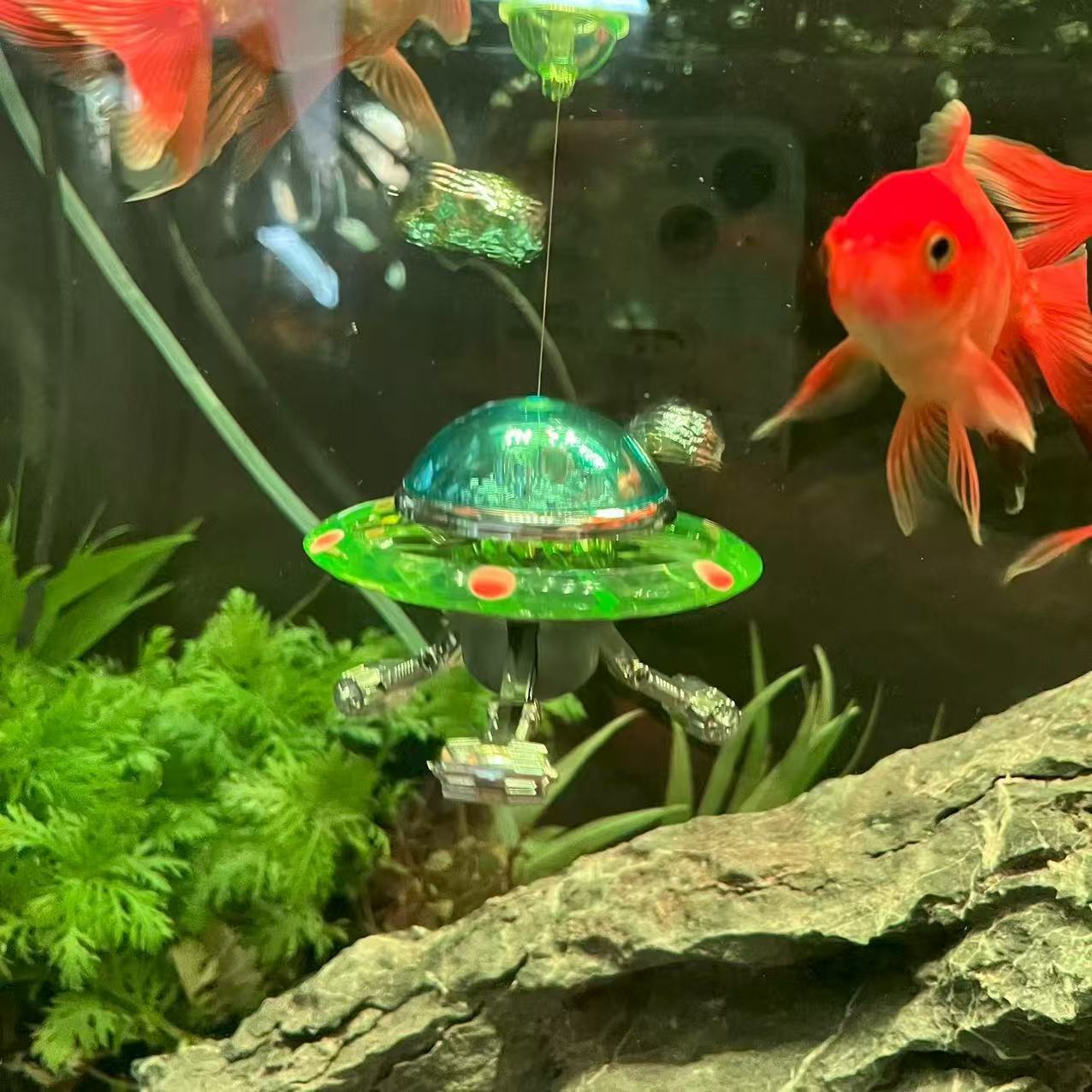 Suspended UFO Aquarium Statue  - Aquarium Fish Of The World recension och pris